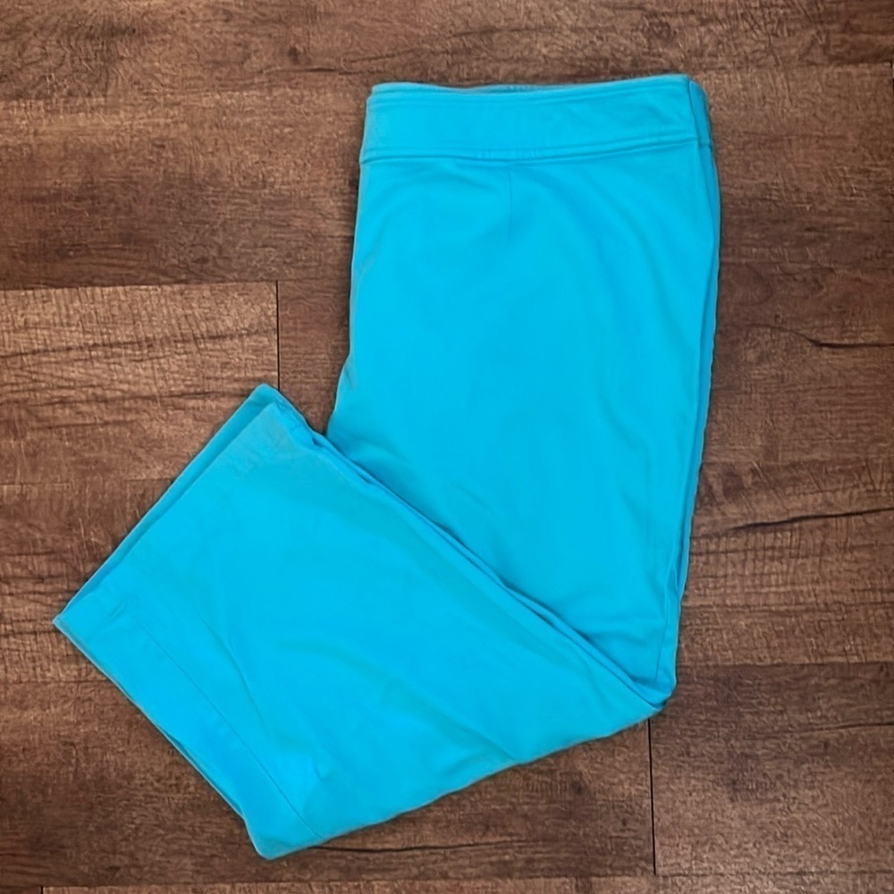 Westbound Woman capri pants, 1st 4 pics show true color. Size 18W